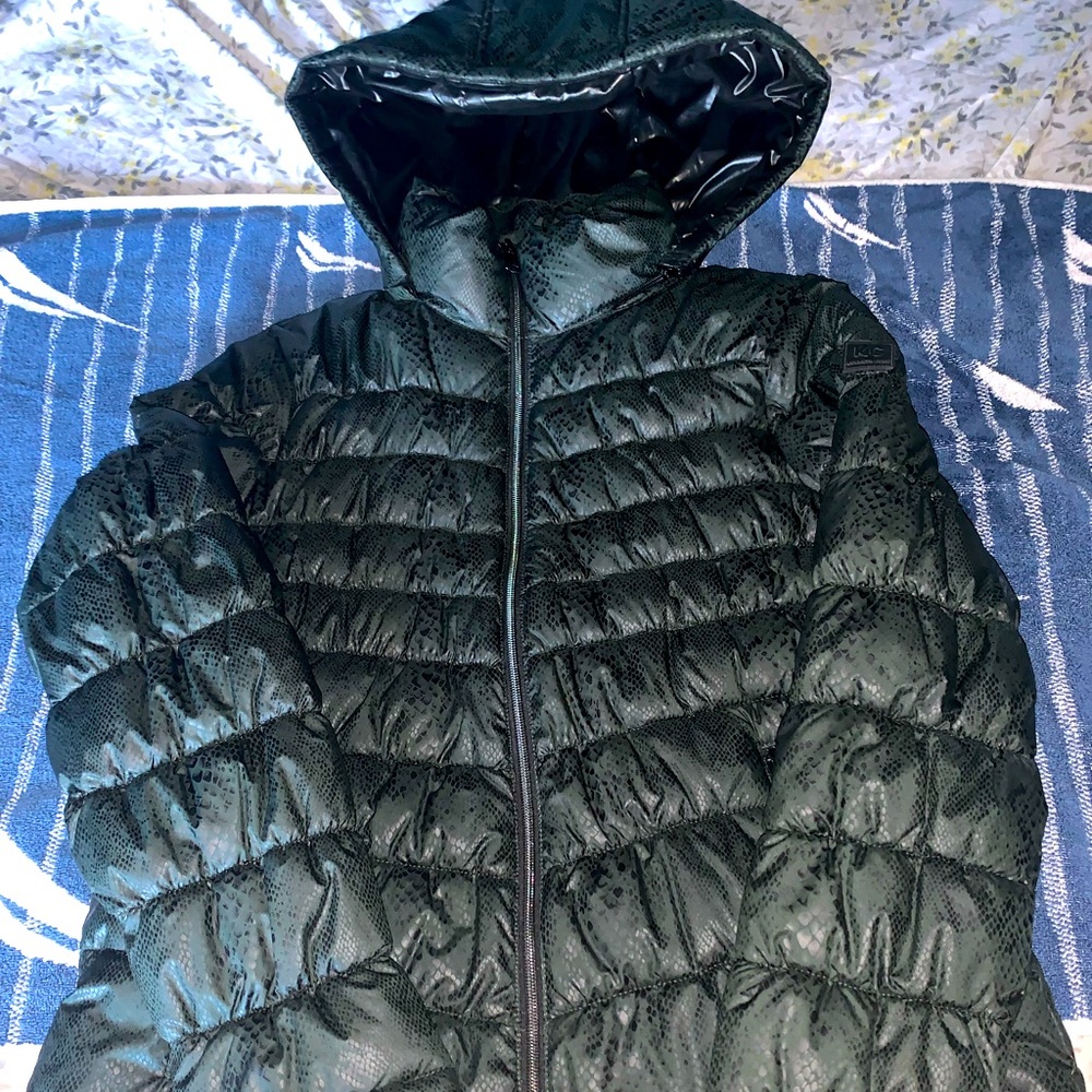 Kenneth Cole New York- Large Puffer- Green/Black Snake Skin Pigmentation